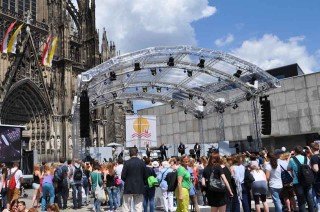 Auftakt mit den "Höhnern": Prämierungsfeier Schulwettbewerb Eucharistischer Kongress 6. Juni 1023 Köln (Foto: WBG/Sr. Johanna Hentrich)