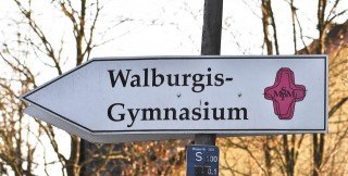Wegweiser zum Walburgisgymnasium (Foto: SMMP/Hentrich)