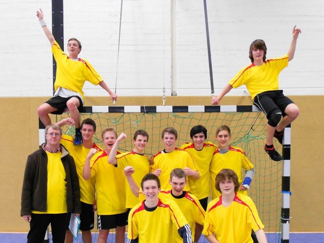 Die Handballmannschaft des WBG nach dem Erfolg in Herdecke am 31.01.2012 (Foto: WBG/Todt)