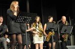 Auch für die Saxophonistin (Mitte), selbst Abiturientin, ist es einer der letzten Auftritte mit der Soulband am WBG. (Foto: SMMP/Hentrich)
