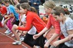 Startschuss zum 800 Meter-Lauf der Mädchen (Foto: SMMP/Hentrich)