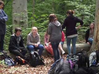 Mendener und Heiligenstädter Schüler lernten gemeinsam viel über das Weltnaturerbe der UNESCO im Nationalpark Hainich. (Foto: WBG/Dollmann)