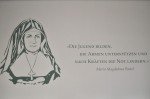 Bild und Lebensmotto der Ordensgründerin Maria Magdalena Postel im Eingangsbereich des Bergkloster. (Foto: SMMP/Hentrich)