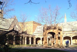 Ein weiträumiges Schulgelände, das an Harry Potters Hogwarts erinnert: Innenhof des St. Peter's College in Adelaide/Australien. (Foto: WBG/K)
