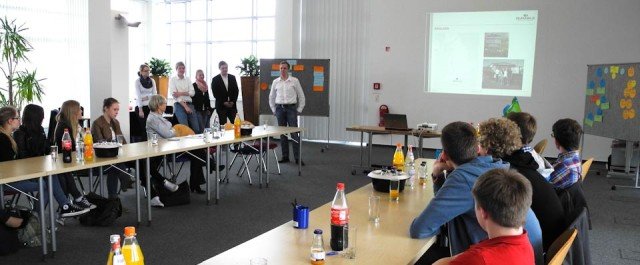 Vertreter von DURABLE geben der Management-AG Tipps zur erfolgreichen Bewerbung. (Foto: WBG/Jost)