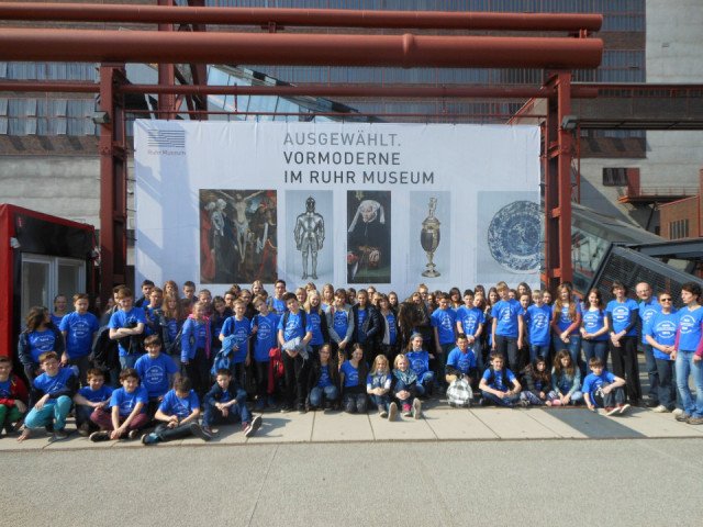 Die französischen Gäste und ihre deutschen Austauschpartner beim Ausflug zur Zeche Zollverein (Foto: T. Großerhode/SMMP)