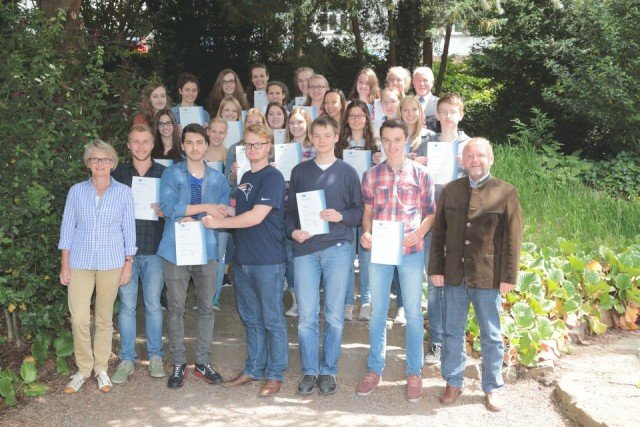 Die erfolgreichen Teilnehmer der diesjährigen Management-AG mit ihren Zertifikaten (Foto: C. Scholz/SMMP)