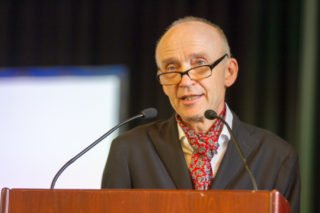 Dr. Eduard Maler am Mikrofon: Manche werden ihn als billanten Redner vermissen. Foto: SMMP/Ulrich Bock