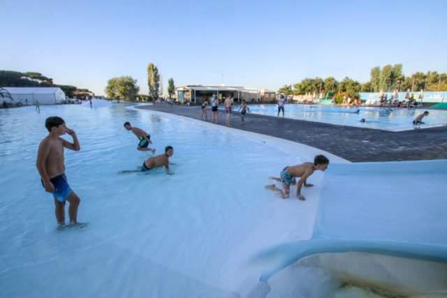 Nach einem langen Tag voller Programm wartet die Pool-Landschaft auf die Kinder. Foto: SMMP/Ulrich Bock