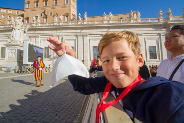 Liam Alexander Janzen ist zuversichtlich, dass der Papst ihn sehen wird. Foto: SMMP/Ulrich Bock