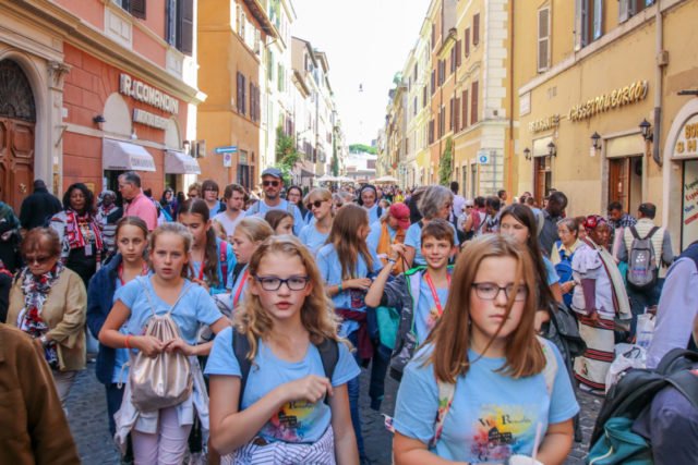 Die Walburgisschüler bevölkern die Straßen Roms. Foto: SMMP/Ulrich Bock