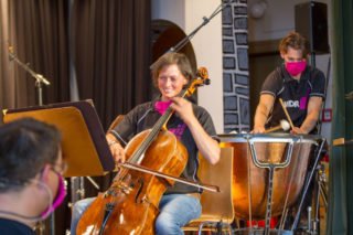 Die gute Laune ist den Musikerinnen und Musikern des WDR-Ensembles anzusehen. Foto: SMMP/Ulrich Bock