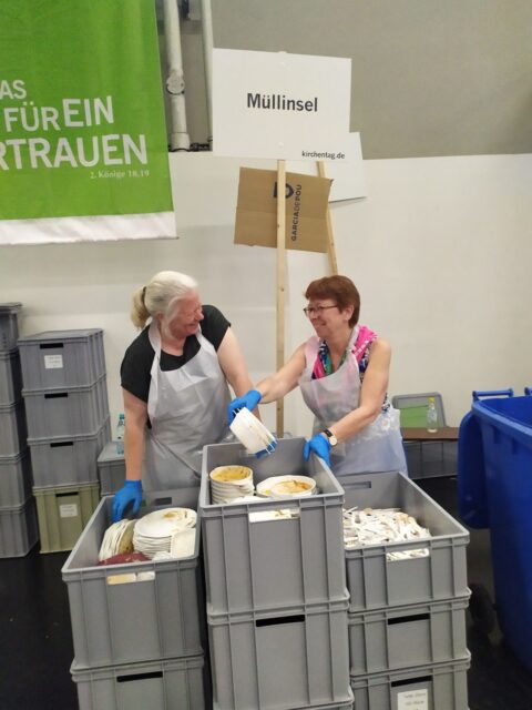 Auch Frau Müller und Frau Fiedler sind fröhlich bei der Sache. (Foto:Kuhlmann/SMMP)