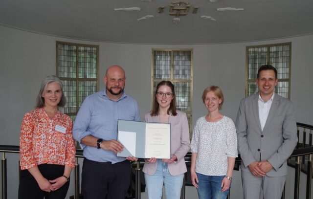 Freude über die Auszeichnung: Jessica Bohn, Prof. Dr. Aaron Langenfeld, Jacinta Stocker, Silvia Schmidt, Dr. Dennis Lewandowski (v.l.n.r.) (Foto:S.Schmidt/SMMP)