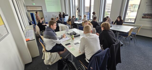 Engagierte Diskussionen im Planspiel (Foto:Steinhäusler/SMMP)